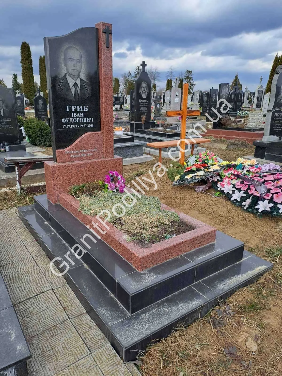 Подвійний пам'ятник з граніту - Кам'янець-Подільський | GranitPodillya